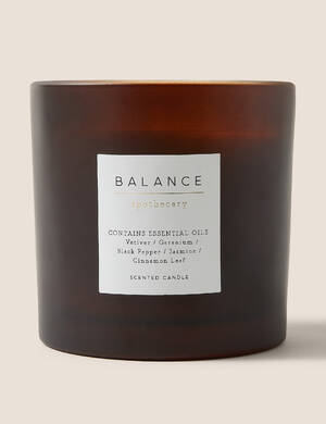 marksandspencer_HOME rada Apothecary_T80_2050W_Balance vonna svicka s esencialnimi oleji_vetiver geranium pepr jasmin skorice_maxi se 3 knoty_499Kc.jpg